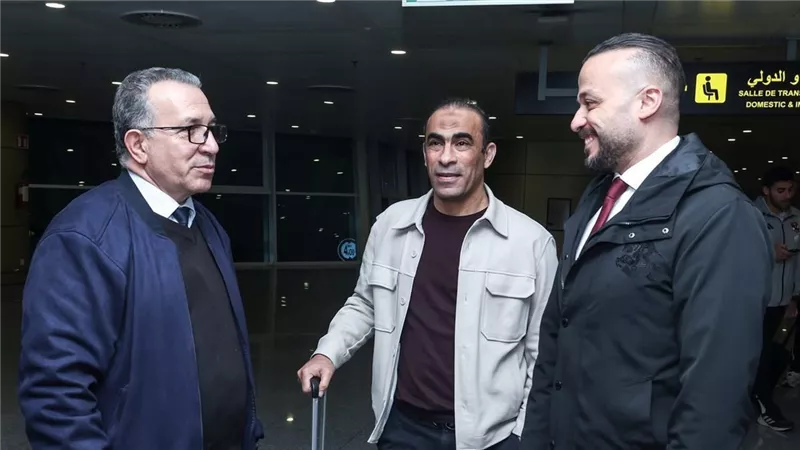 سفير مصر يستقبل بعثة الأهلي برئاسة محمد الجارحي فور وصولها للجزائر