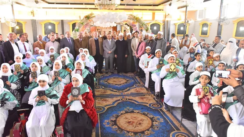 محافظ أسيوط يكرم حفظة القرآن الكريم ويعلن إطلاق مسابقات قرآنية شاملة 