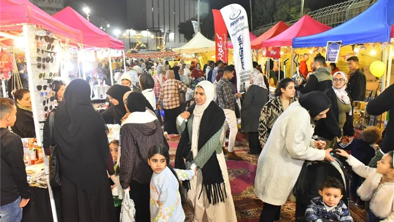 محافظ أسيوط يتفقد معرض المنتجات والسلع المتنوعة بأرض الملاعب بحي شرق