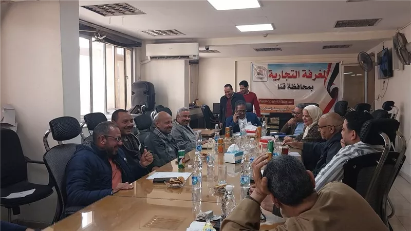 الغرفة التجارية بقنا تبحث استعدادات افتتاح معارض اهلا رمضان في التسع مراكز