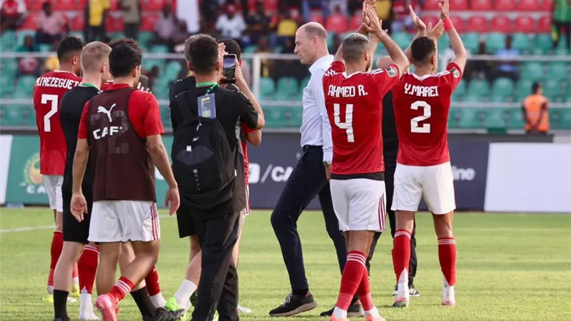 «توروب» و«الشناوي» يحضران المؤتمر الصحفي لمباراة الأهلي وشبيبة القبائل