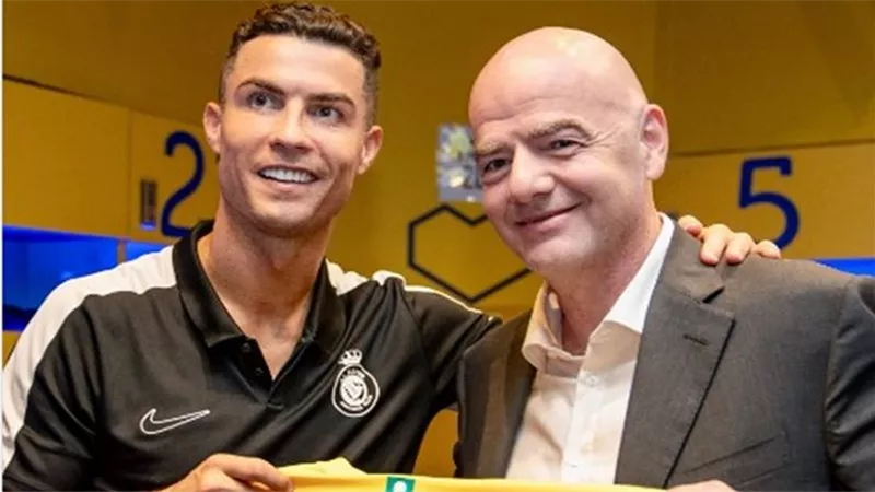 رئيس الفيفا يهنئ كريستيانو رونالدو بعيد ميلاده الـ41