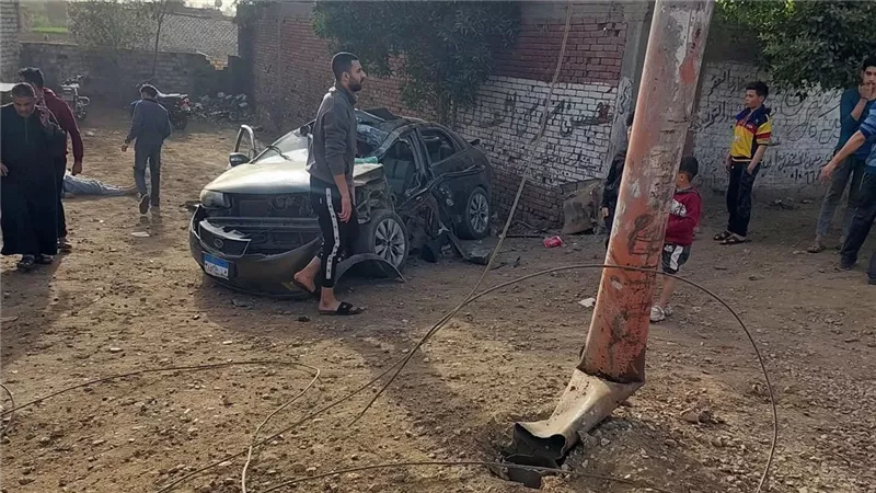 مصرع شاب وإصابة ثلاثة آخرين إثر تصادم سيارة ملاكي فى عمود بالمنوفية