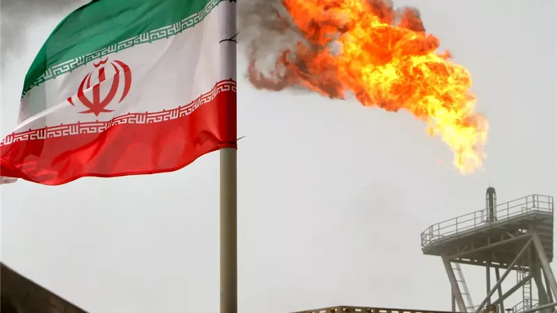 %25 تعريفة جمركية تشعل التوتر.. خبير يوضح أبعاد الضغط الأمريكي على إيران
