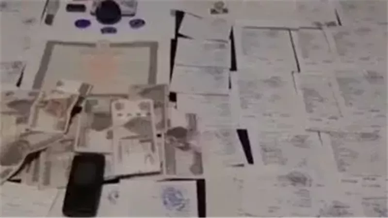 تـزوير وابتزاز باستغلال القانون.. 1500 شخص يستغيثون من عصابة الروب الأسود