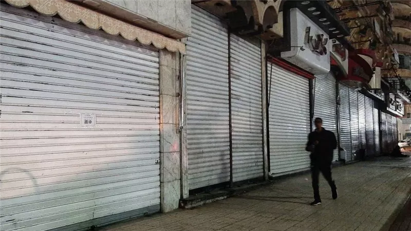 مستشار رئيس الوزراء السابق: الإغلاق المبكر قطع عيش لآلاف العاملين