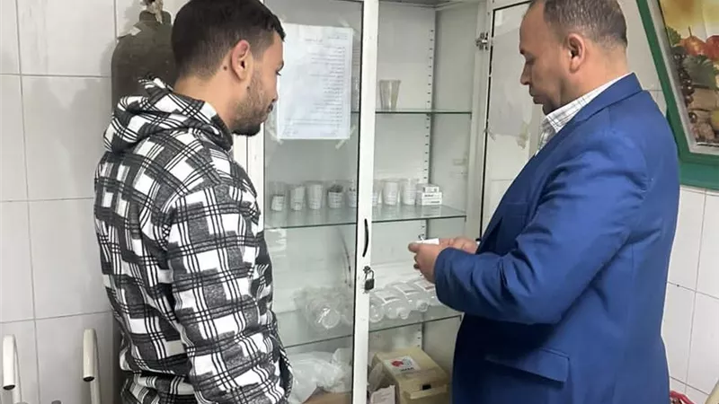 رئيس مدينة نجع حمادي يفاجئ صحية بهجورة بجولة ليلية للاطمئنان على انتظام العمل