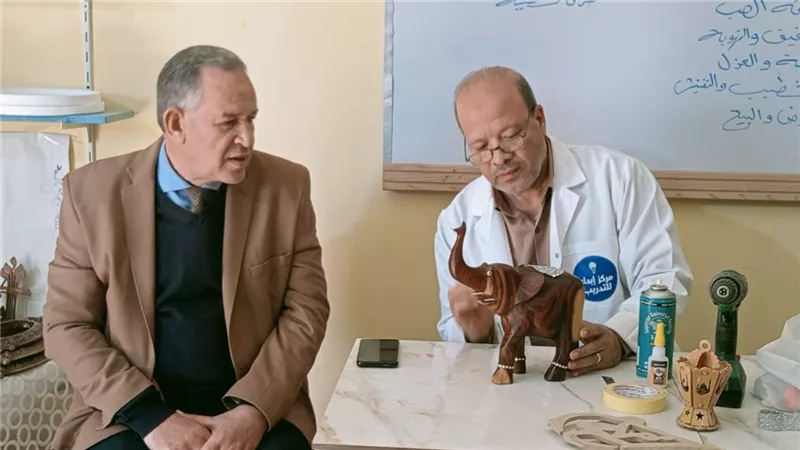 وكيل وزارة التعليم بأسيوط يعلن اطلاق برامج تدريبية على الحرف اليدوية لطلاب  