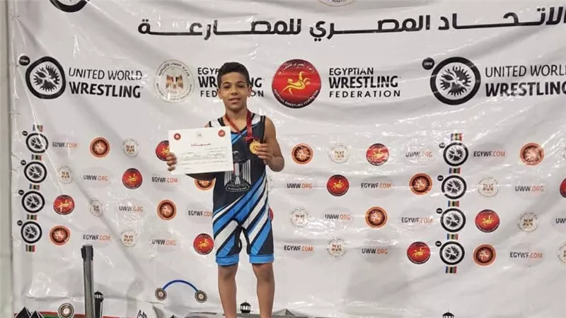محافظ أسيوط يهنئ كريم وليد عبدالرحمن لفوزه بذهبية بطولة الجمهورية للمصارعة