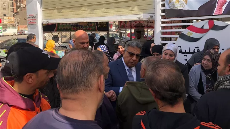 محافظ الدقهلية يتفقد منفذ بيع الخبز المدعم بالمعرض الدائم بحي شرق المنصورة