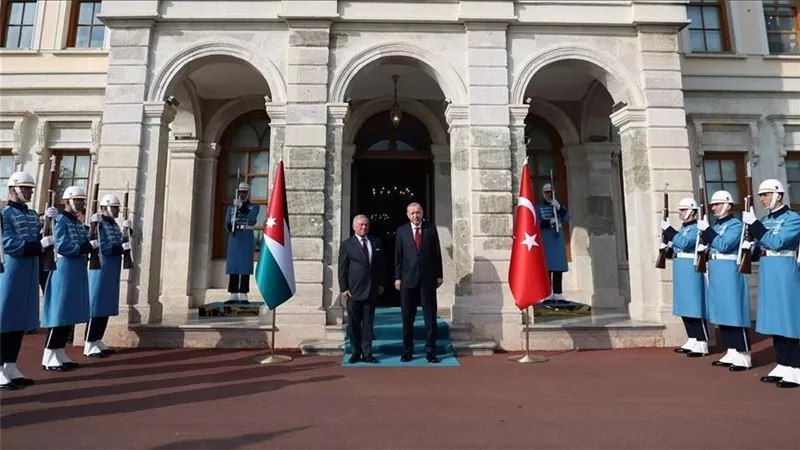 صور.. أردوغان يستقبل العاهل الأردني في اسطنبول بمراسم رسمية