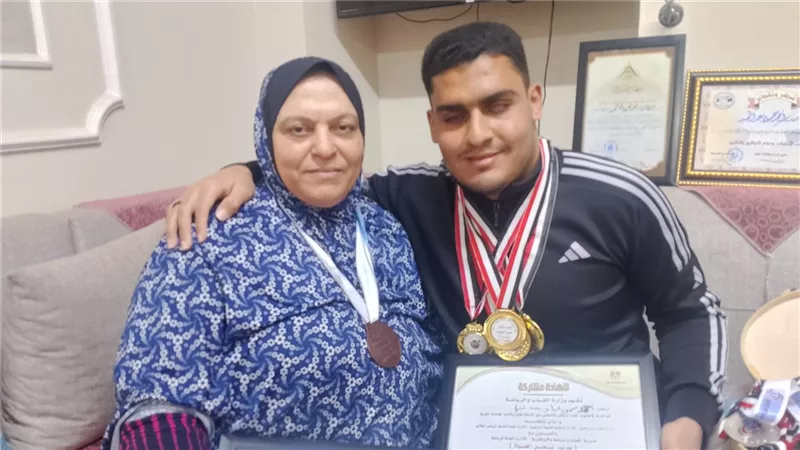 من الظلام إلى منصات التتويج.. «أحمد عياد» يحول الإعاقة إلى قوة ويحلم بالعالمية
