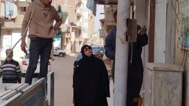 تكثيف جهود النظافة ورفع الإشغالات وصيانة الإنارة بحي الأربعين بالسويس 