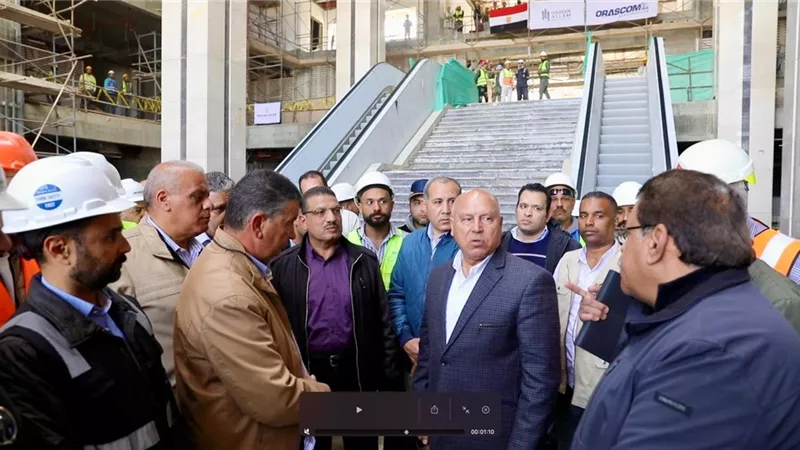 وزير النقل يتفقد الخط الأول من شبكة القطار الكهربائي من العلمين حتى الإسكندرية