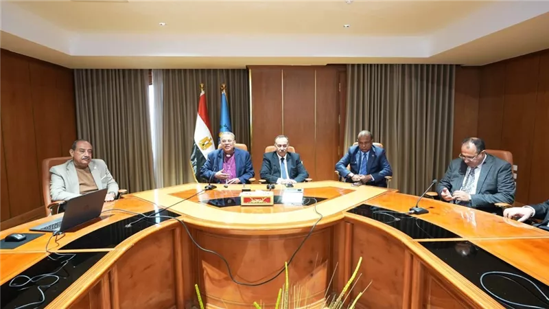 محافظ أسيوط ورئيس الطائفة الانجيلية يشهدان إطلاق حزمة من المبادرات التنموية