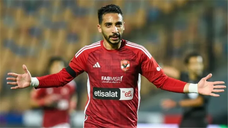 الأهلي يتمسك ببقاء كريم فؤاد ويرفض إعارته رغم رغبة اللاعب في الرحيل
