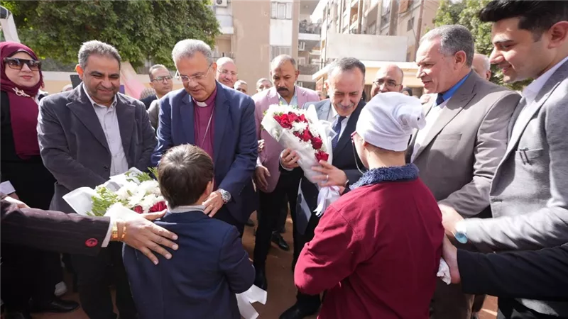 محافظ أسيوط ورئيس الطائفة الانجيلية يفتتحان أعمال تطوير مدرسة التربية الفكرية 