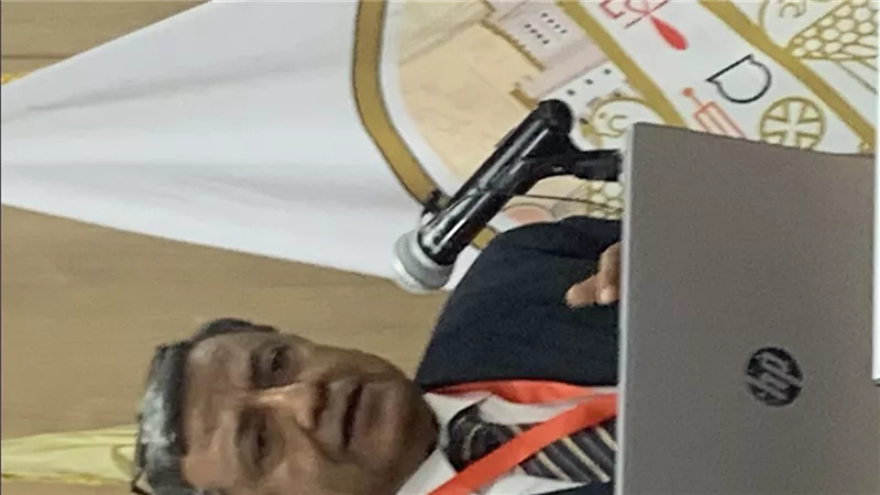 الدكتور حسن سليم يفك رموز وطلاسم الدرج العظيم في المتحف الكبير