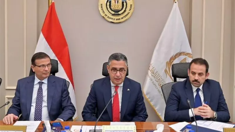 اتفاق ثلاثي لاستيراد دواجن مجمدة وطرحها بالمنافذ قبل شهر رمضان لضبط الأسواق