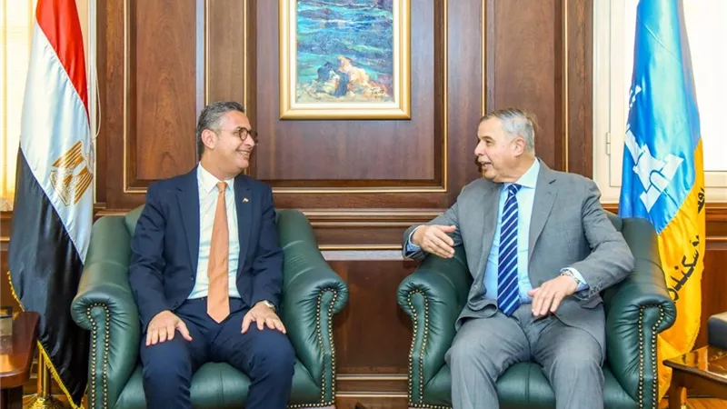 محافظ الإسكندرية يستقبل وزير التموين تمهيدا لافتتاح أولى معارض أهلا رمضان 