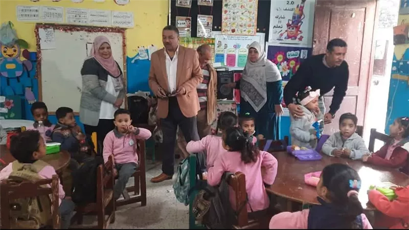 مدير عام تعليم نجع حمادي يتابع انطلاق  الترم الثاني بمدارس شركة السكر  