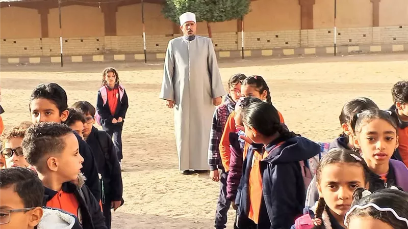 رئيس أزهرية السويس يتابع سير العملية التعليمية بمجمع معاهد الفاروق