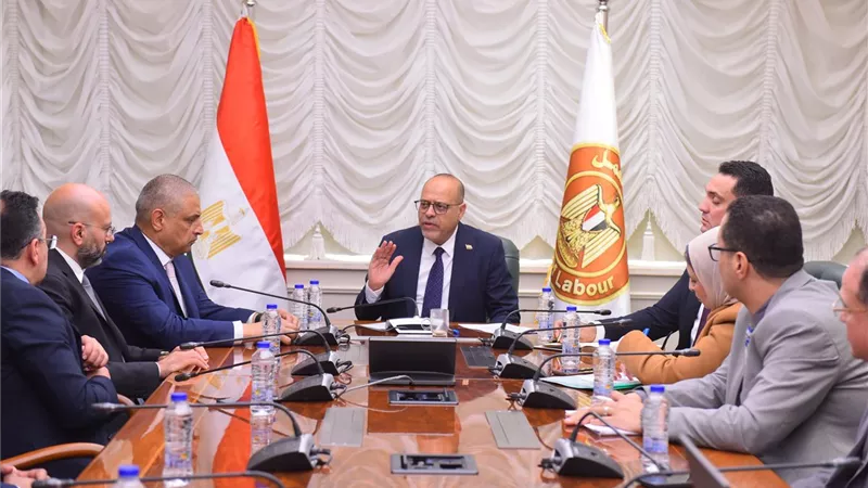 وزير العمل يعزّز الشراكة مع 