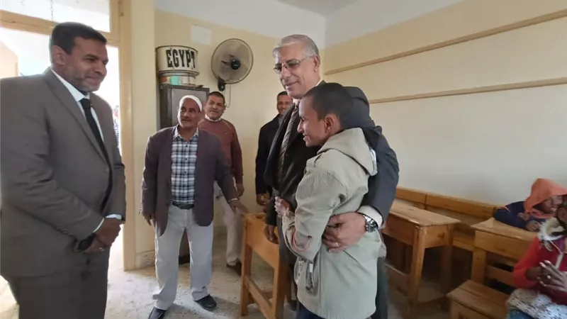 تعليم قنا يجري جولة ميدانية مفاجئة لعدد من المدارس