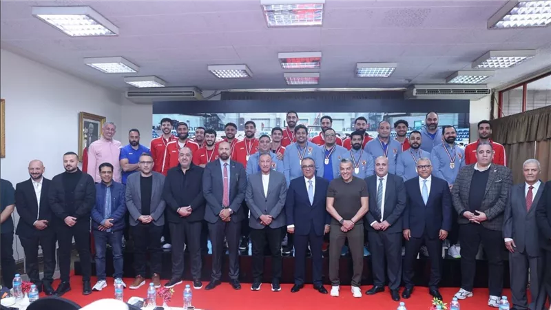 بحضور الخطيب.. الأهلي يكرم رجال وشباب السلة بعد التتويج بلقب الدوري