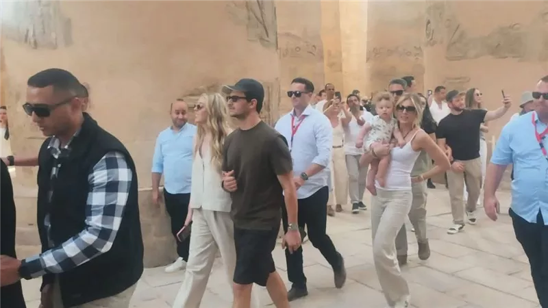 انبهار حفيد الرئيس ترامب بالمعالم الأثرية في الأقصر 