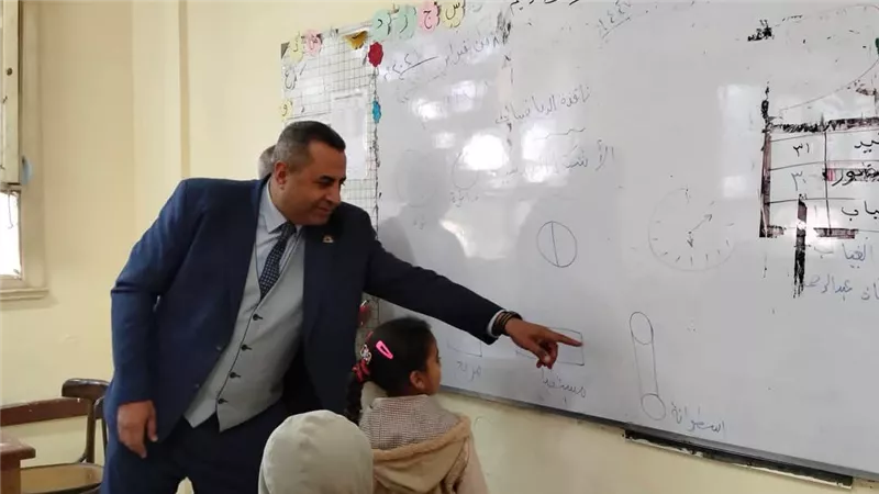 تعليم قنا يوجه بتسليم الكتب المدرسية إلى التلاميذ وتفعيل الأنشطة الطلابية