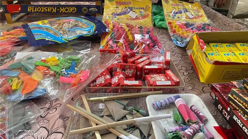 بائعها ومشتريها.. هل البمب والصواريخ في شهر رمضان حرام؟