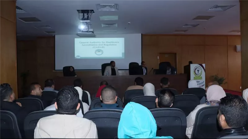 مستشفى الطوارئ والإصابات بقنا تستقبل فريق الدعم الفني بهيئة الاعتماد والرقابة