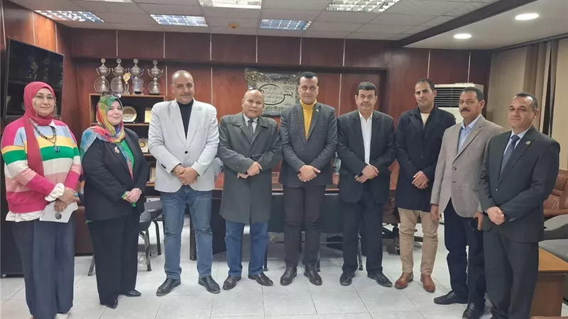 مدير تعليم سوهاج يكلف خريجي مبادرة «1000مدير مدرسة» بإدارة عدد من المدارس
