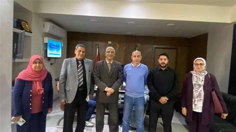 محافظ قنا يهنئ مديرية التربية والتعليم لفوزها بالمركز الثالث بقطاع الوجه القبل