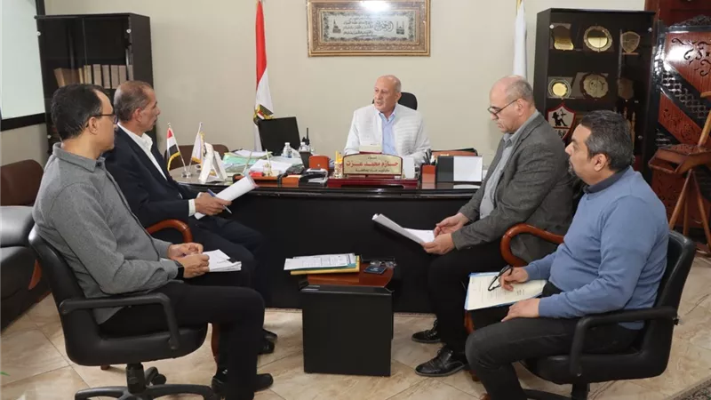 بنى سويف |بحث ملفات تكنولوجيا المعلومات ومستحقات الدولة عن مشروعات الصرف 