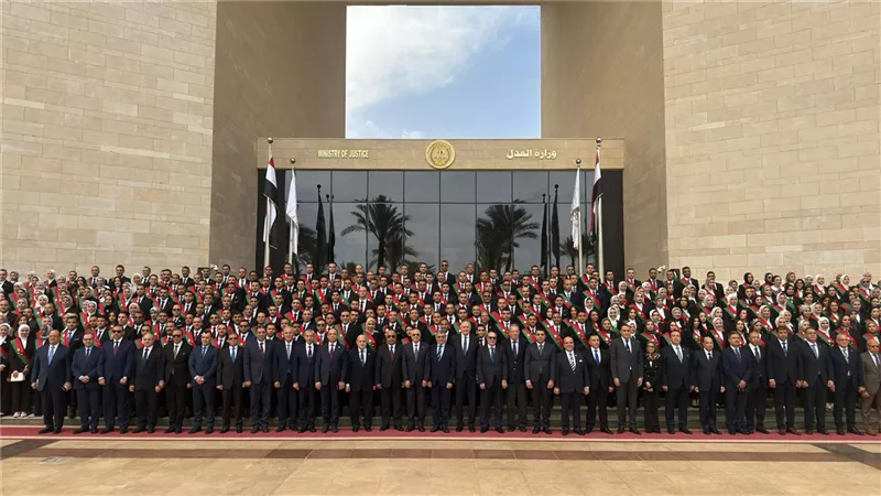 وزير العدل ورئيس النيابة الإدارية يشهدان مراسم أداء اليمين للمعاونين الجدد