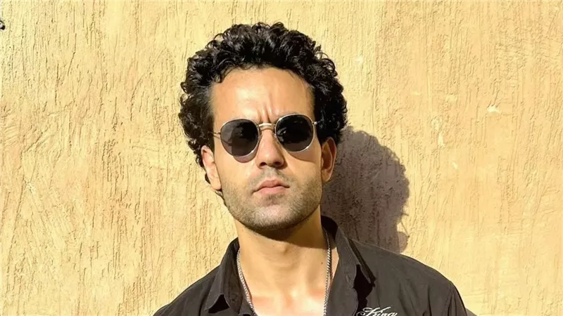 نسألكم الدعاء له بالرحمه.. المؤلف محمد فريد يعلن وفاة جده 