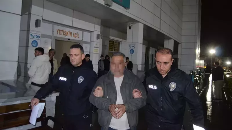 بسبب خلاف بسيط.. رجل يتباهى بقتل رجلين أمام الشرطة 