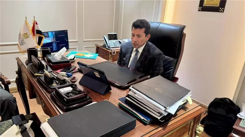 وزير الشباب والرياضة يجتمع بالأمانة الفنية الدولية للتربية البدنية باليونسكو