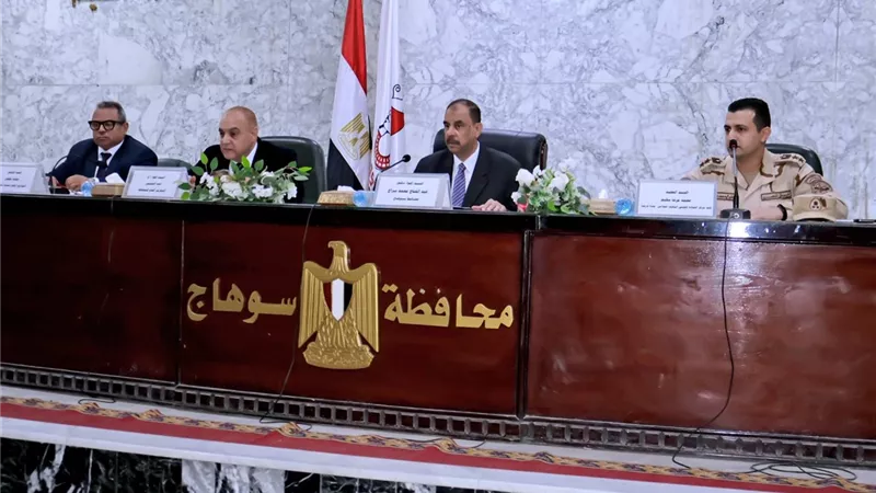 محافظ سوهاج يطلق خطة عاجلة لإنهاء مشروعات «حياة كريمة» بالريف