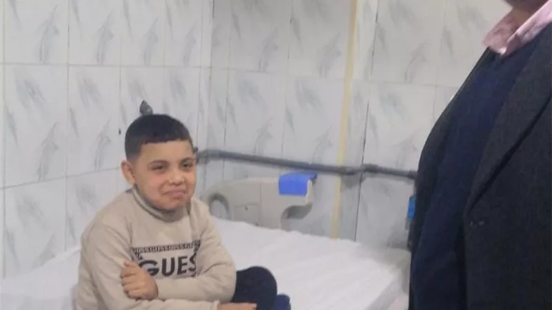 محافظ البحيرة تتابع حالة الطفل «بسام» وتبدأ جلسات غسيل الكلى فورا