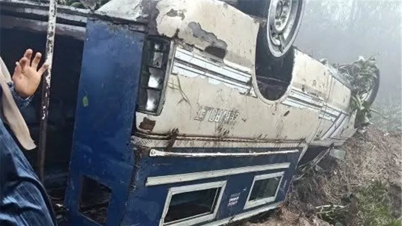 إصابة ٩ أشخاص فى انقلاب سيارة ميكروباص بالعياط.. وجرى نقلهم للمستشفى
