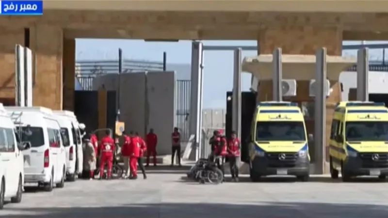 معبر رفح يواصل استقبال الفلسطينيين.. مشاعر امتنان وخوف من المجهول