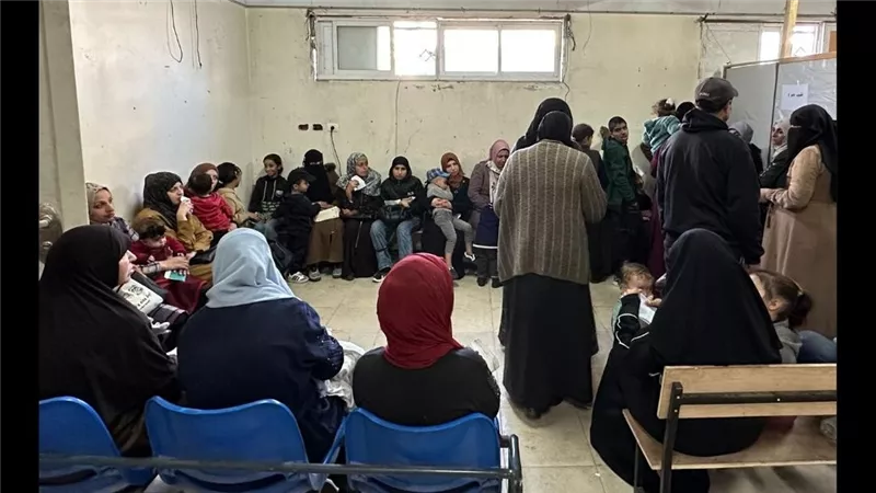 بعد أشهر من الإغلاق.. الأونروا تُعيد فتح مركز البريج الصحي بقطاع غزة