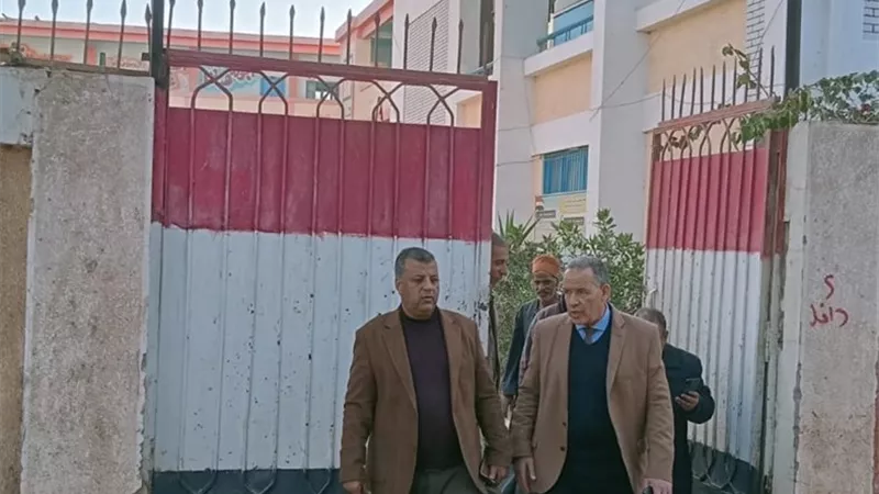 وكيل تعليم أسيوط يتفقد 6 مدارس بساحل سليم ويشيد بالانضباط ويكرم إدارة مدرسة