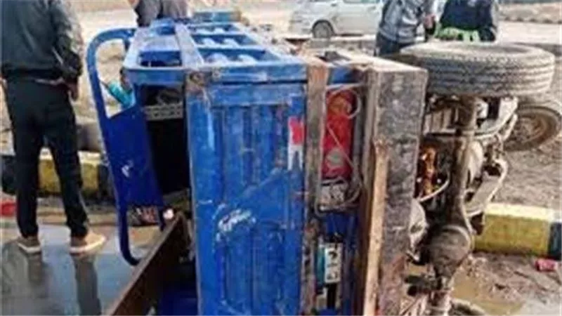 حالتهم حرجة..إصابة 4 أشخاص من أسرة واحدة فى حادث انقلاب تروسيكل جنوب الأقصر 