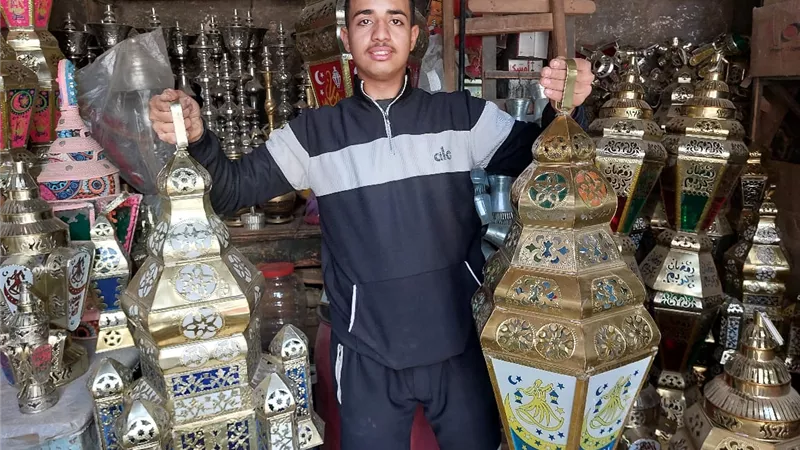 تبدأ من 125 لـ1400 جنيه.. جولة ميدانية بأسواق سوهاج تكشف أسعار فوانيس رمضان