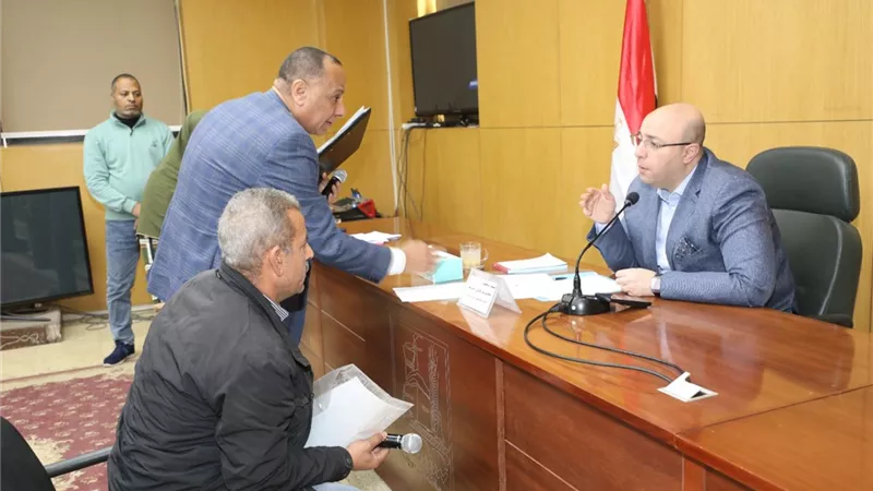محافظ بنى سويف|صرف إعانات وتوجيه بحلول لمشكلات أهالى سمسطا واهناسيا وبنى بخيت