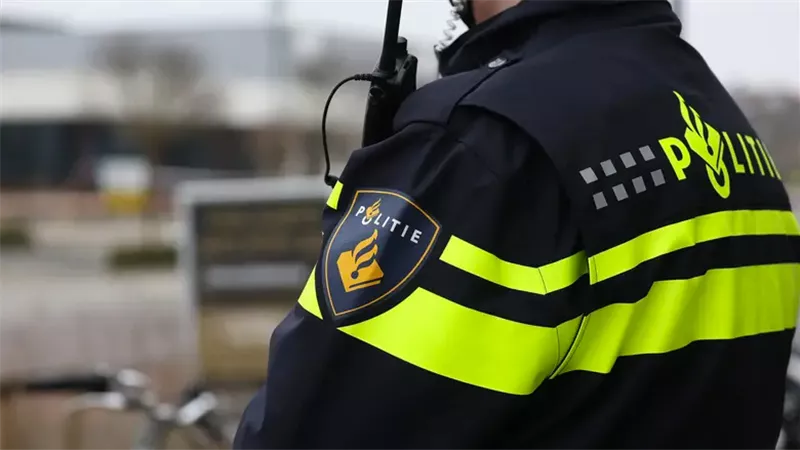 الشرطة الهولندية تلقي القبض على 15 شخصا بتهمة 